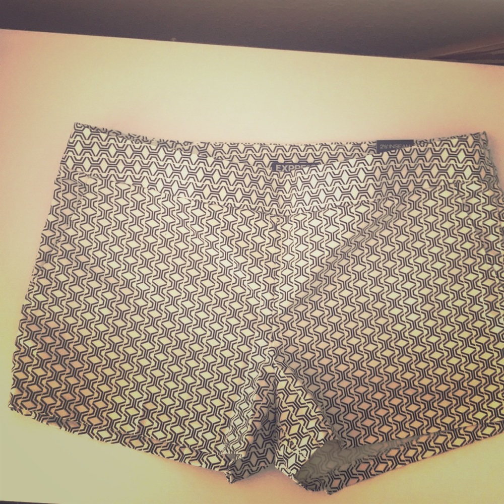 Express NWT zig-zag Shorts Black & Off-White